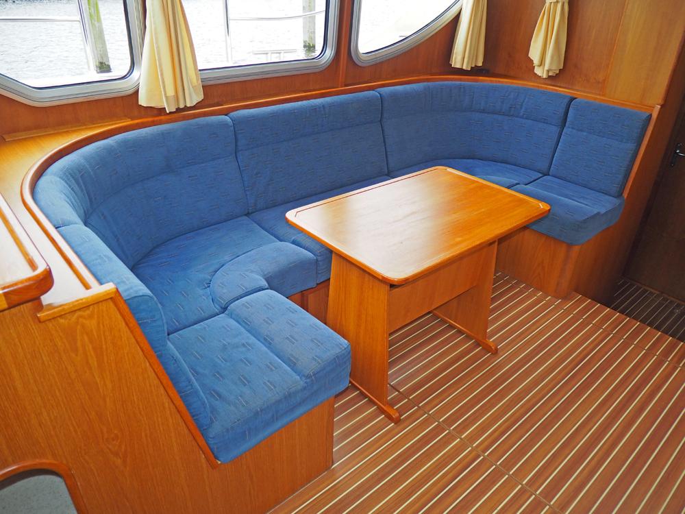 Saloon, Accommodation